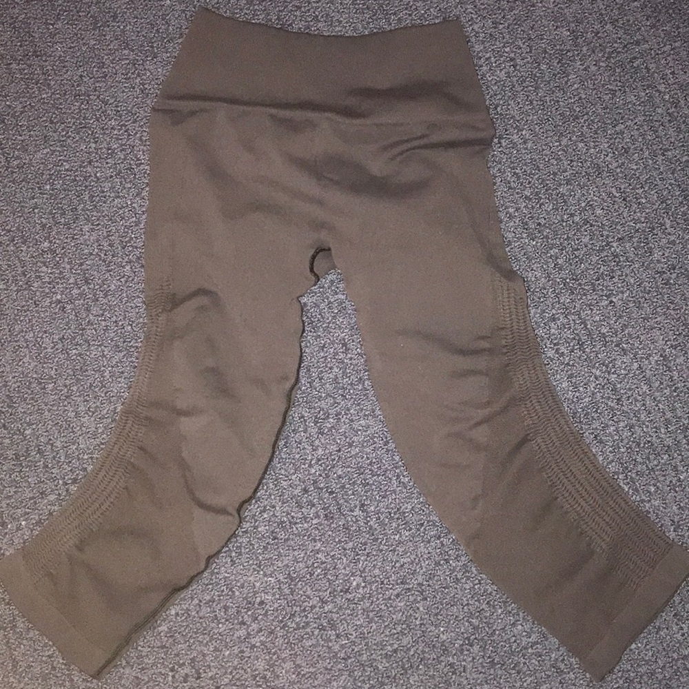 Black cropped LuLu Lemon leggings